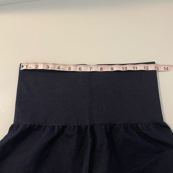 Spanx Love your Assests Seamless Leggings Blue. Flattering and comfortable! - Picture 7 of 8